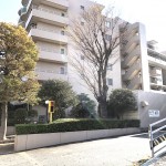 駐車場入り口付近(外観)